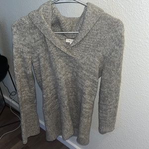 gray sweater